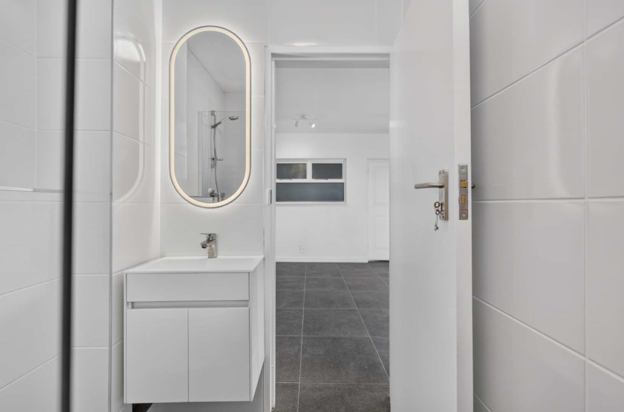 To Let 1 Bedroom Property for Rent in Sea Point Western Cape